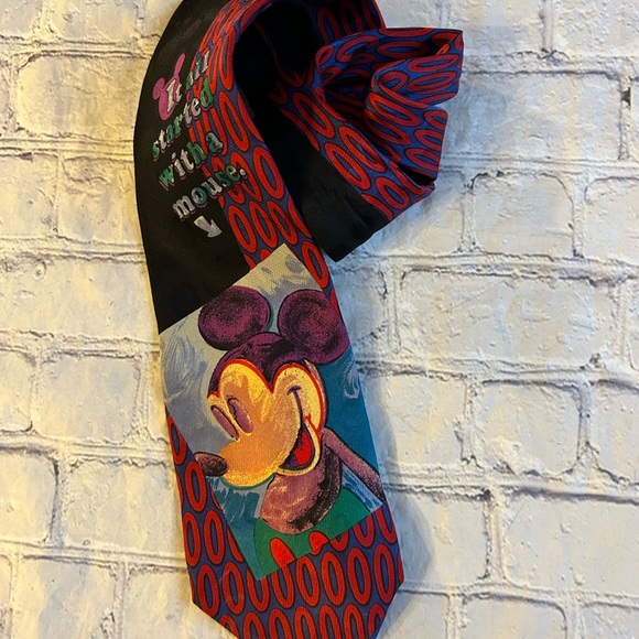 WALT DISNEY MICKEY IT ALL STARTED WITH A MOUSE MENS SILK TIE MADE IN ITALY - Picture 4 of 8